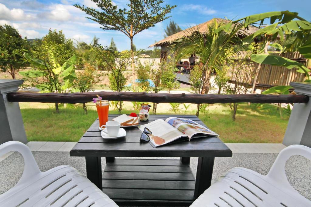 The Villa Laemhin Lagoon Resort Phuket Szoba fotó