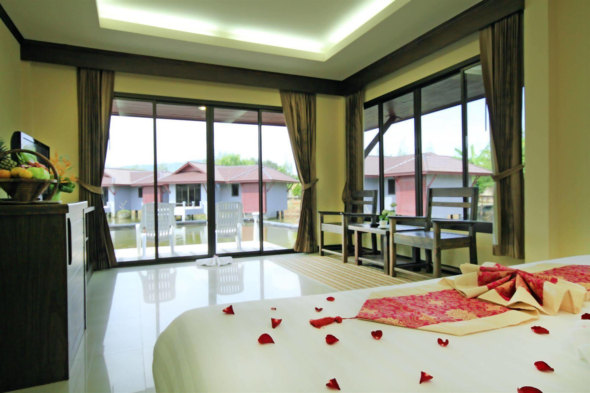 The Villa Laemhin Lagoon Resort Phuket Kültér fotó