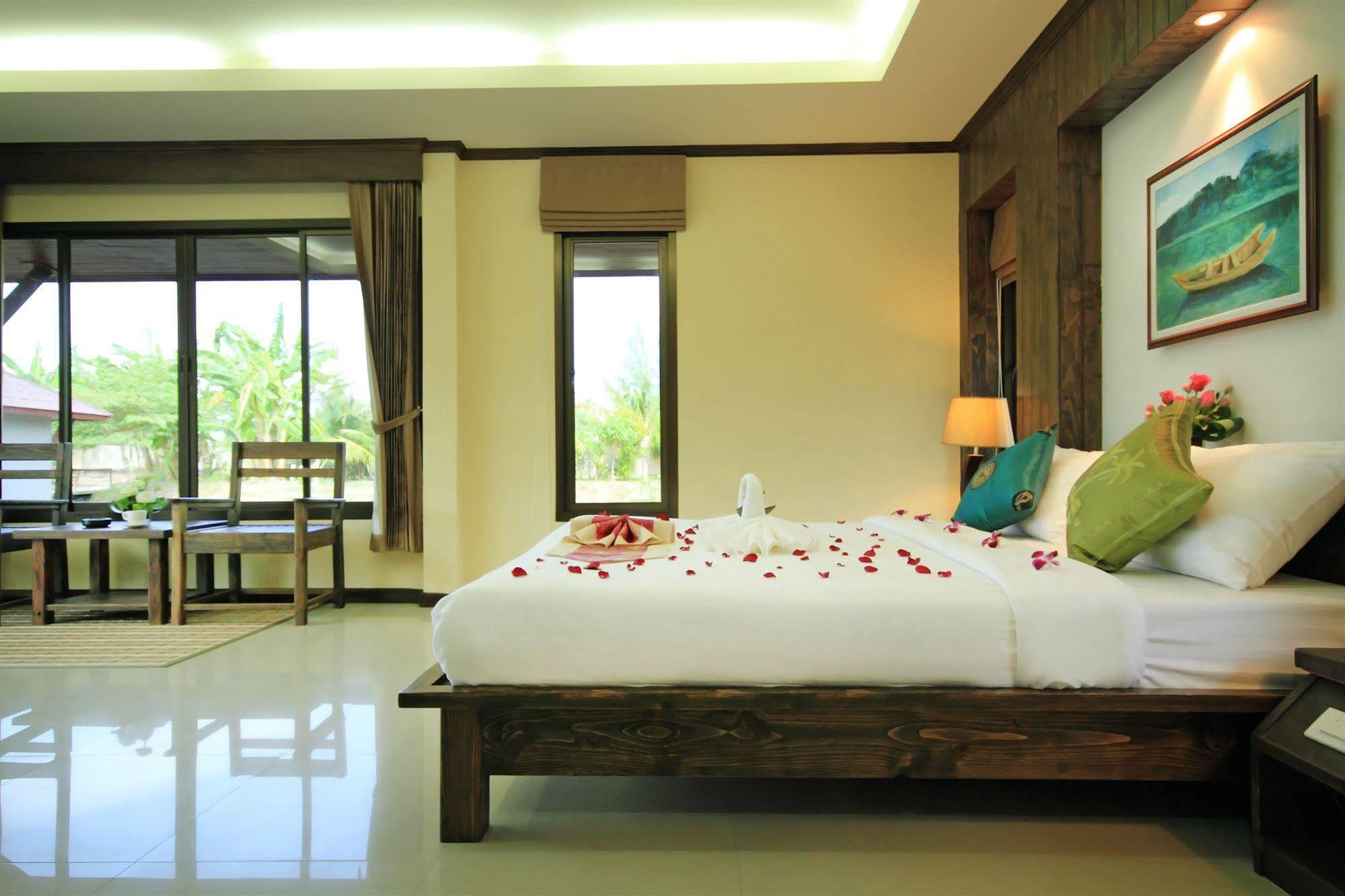 The Villa Laemhin Lagoon Resort Phuket Kültér fotó